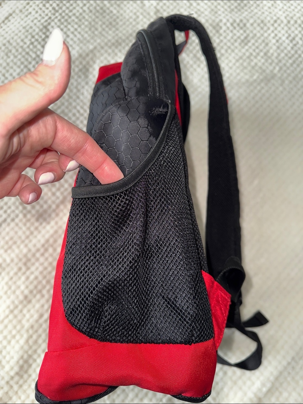 🎒 Under Armour Red & Black Backpack - Picture 8 of 12